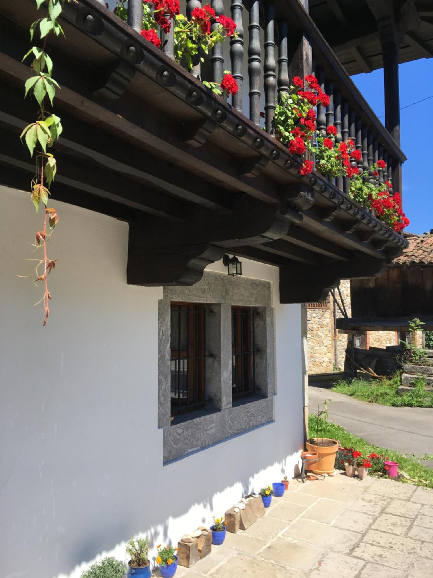 Gasthaus A Pie De Picos Caño Exterior foto